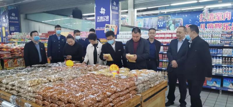 省局食品流通处莅临韩城市检查指导食品安全监管工作图